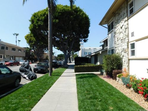 1057 3rd St, Long Beach, CA 90802-3448