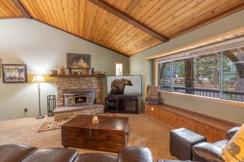 428 Pineview Dr, Big Bear City, CA 92314-9112