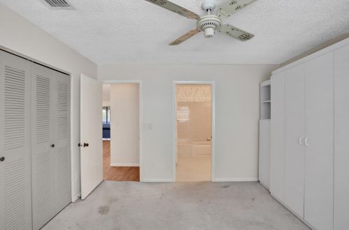 7 Farnworth Dr, Boynton Beach FL  33426-8121 exterior