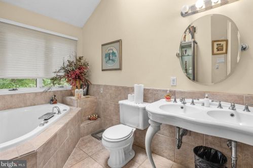 402 Ramsey Rd, Yardley PA 19067-4642 exterior