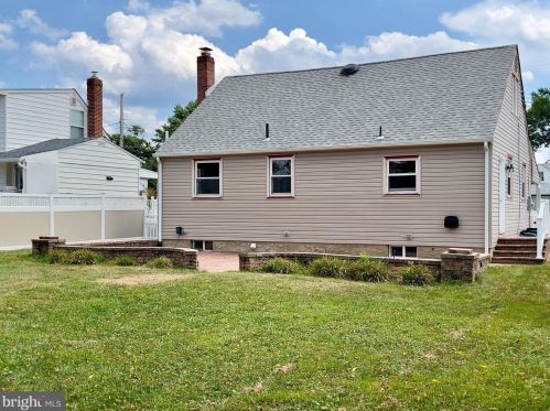 15 Whitman Ave, Stratford NJ  08084-1005 exterior