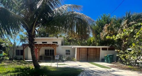 1996 Mullins St, Naples, FL 34112-0656