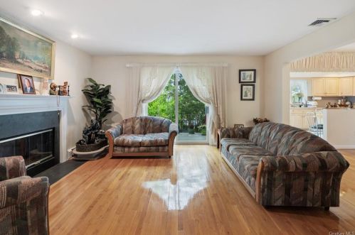 22 Kensington Ave, Thornwood NY  10594-1144 exterior