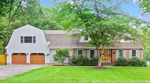 8 Dunsinane Rd, Brookfield Center, CT 06804-3609