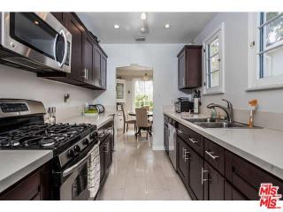 1131 La Peer Dr, Los Angeles CA  90035-1305 exterior