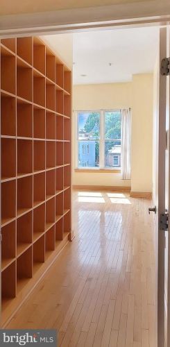 326 8th St, Washington, DC 20003-2109