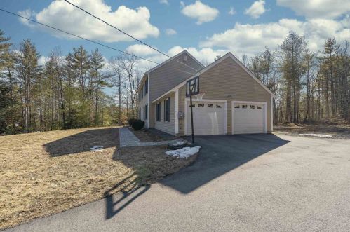 4 Ames Rd, Brookline NH  03033-2302 exterior