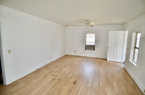 1435 14th St, Saint Petersburg, FL 33704-4113