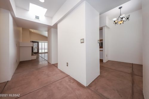 3136 Macenroe Ln, Tucson, AZ 85716-0826