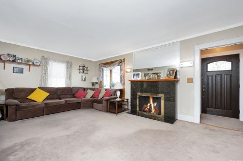 2893 Arnold Ave, Rockville Centre NY  11572-2032 exterior