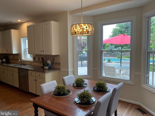 32 Windward Ct, Collegeville PA  19426-2869 exterior