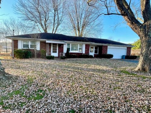 17 Foster Rd, Jackson Center, PA 16133-1607
