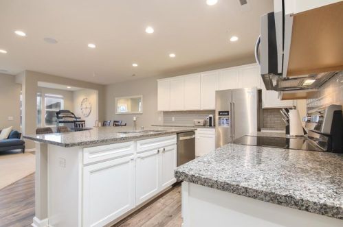 5521 Yucca Ln, Minneapolis, MN 55446