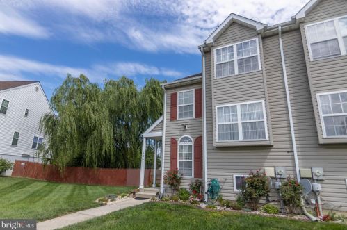 622 Heatherfield Dr, Bear, DE 19701-2590