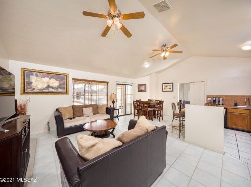 7131 Camino Libertad, Tucson, AZ 85746-8220