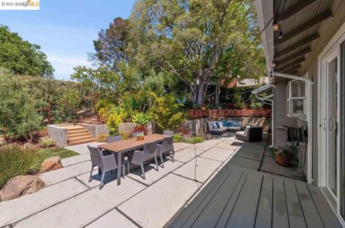 4111 Huntington St, Oakland, CA 94619-2936