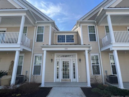 124 Center Meadow Ln, Danbury, CT 06810