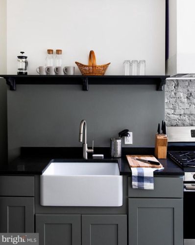 2026 Howard St, Philadelphia PA 19148-3334 exterior