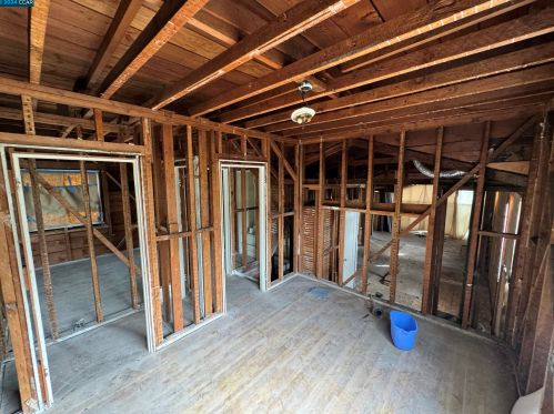 2751 Grande Vis Ave, Oakland CA 94601-1327 exterior