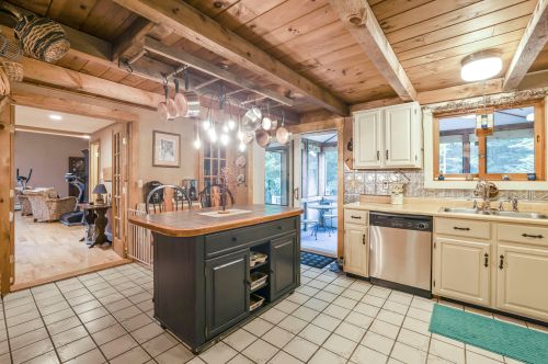 91 Hamwoods Rd, Alton NH  03809-5038 exterior