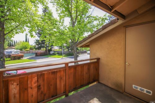 502 Arcadia Dr, Vacaville CA  95687-3355 exterior