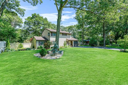 33 Marc Dr, Panamoka NY  11961-2105 exterior
