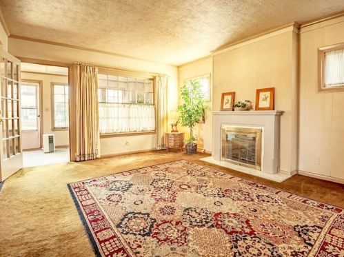 636 Park Ave, Hermitage, PA 16121-1732