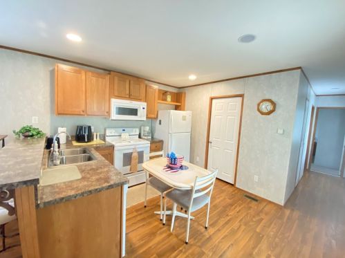 176 Cardinal Dr, Jeannette PA  15644-3191 exterior