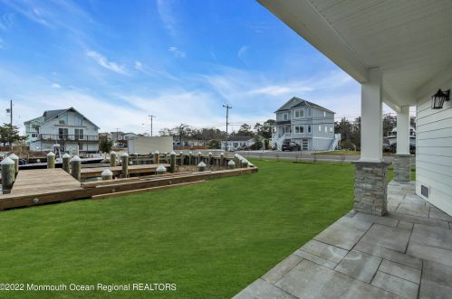 1217 Niihau Dr, Lacey NJ  08731-4702 exterior