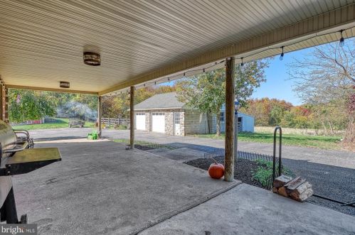7455 Hillside Dr, Spring Grove PA  17362-8555 exterior