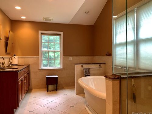 646 Branchville Rd, Ridgefield CT  06877-6128 exterior