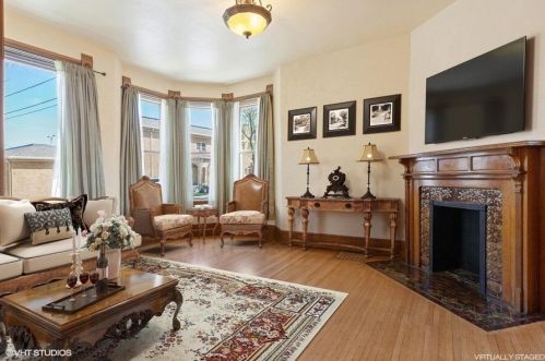 1615 Kane Pl, Milwaukee, WI 53202-1711
