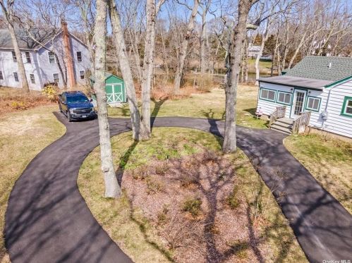 305 Bayberry Rd, Southold NY  11971-4436 exterior