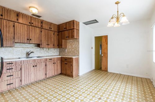 5995 59th Way, Saint Petersburg FL  33709-1833 exterior