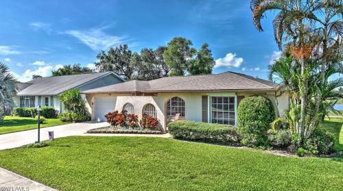 946 Charlemagne Blvd, Naples, FL 34112-7131