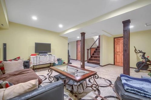 318 Summit Ave, Mount Vernon NY  10552-3004 exterior