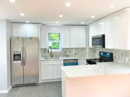 90-43 209th St, Jamaica, NY 11428-1009