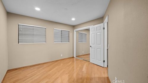 1942 Los Encinos Ave, Glendale CA  91208-2113 exterior