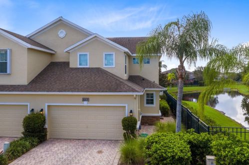 643 Woodland Terrace Blvd, Orlando, FL 32828-6767