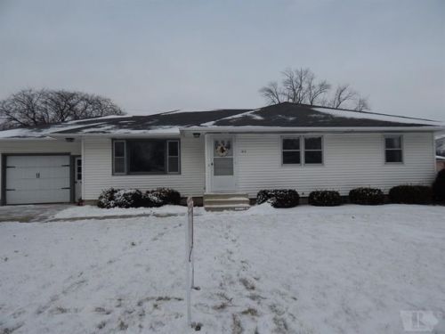 919 1st St, Belmond, IA 50421-1743