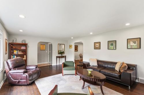 6 Orchard Dr, Flemington NJ  08822-1527 exterior