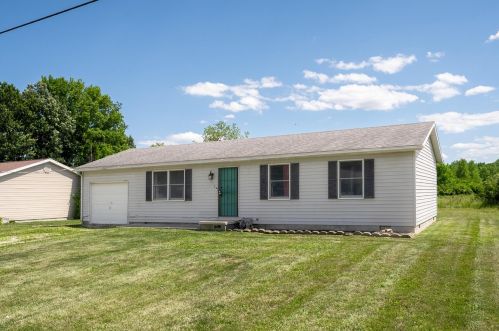 1747 Harris Dr, Marion, OH 43302-8255