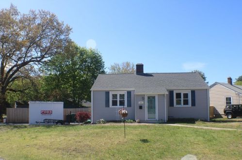 23 Sand Hill Dr, North Kingstown RI  02852-2228 exterior
