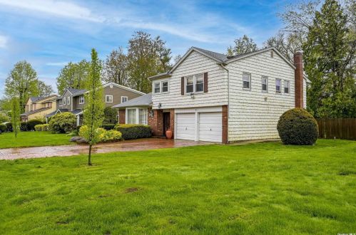 41 Meadowfarm Rd, New Hyde Park, NY 11040-1045
