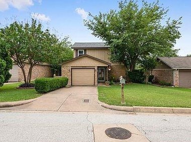 10137 Lone Eagle Dr, Fort Worth, TX 76108-4109