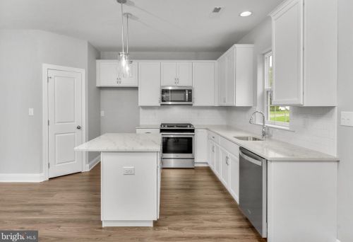 706 Hornblende Ave, Kennett Sq PA  19348-3614 exterior