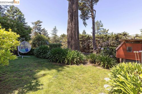 6361 Ascot Dr, Oakland CA 94611-1710 exterior