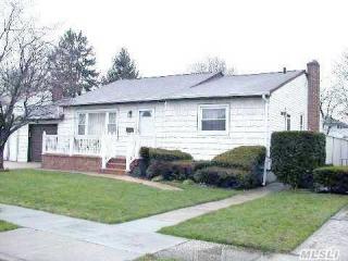 5 Frances Ln, Hicksville NY  11801-3160 exterior