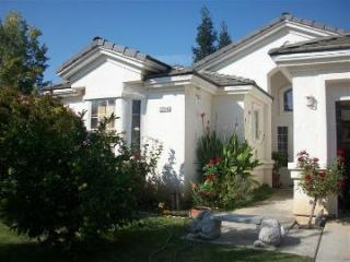 6054 Bluff Ave, Fresno, CA 93722-2384