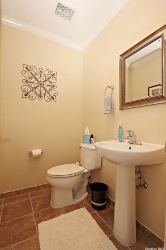 201 Medea Way, Central Islip NY  11722-4540 exterior